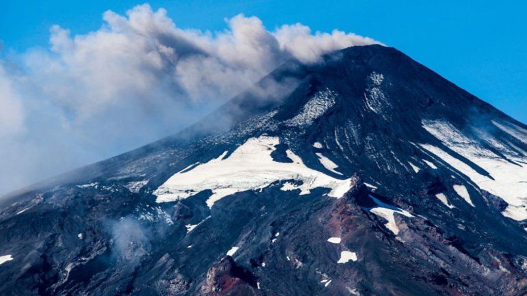 Aseguran que no hay riesgo en la provincia por el volcán Villarrica
