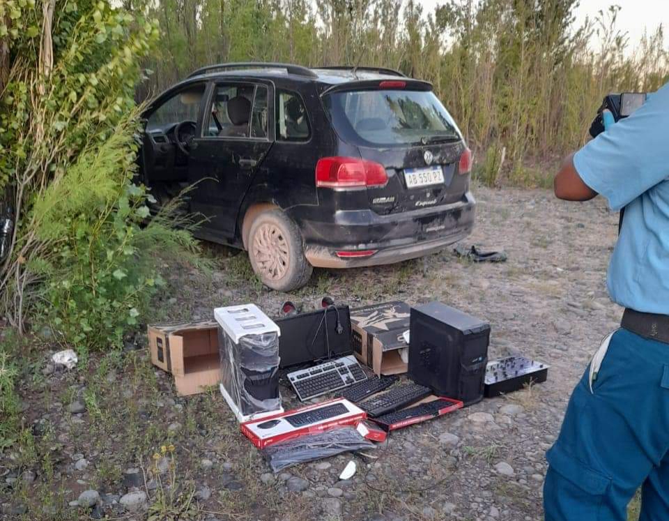 Menores de edad robaron y vandalizaron la radio municipal de Sauzal Bonito