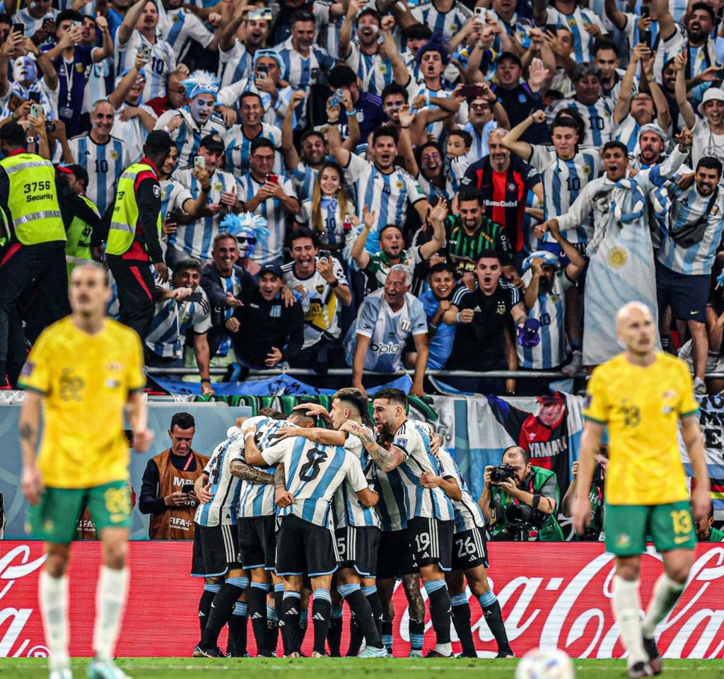 Ante más de 40.000 fanáticos Argentina venció a Australia y pasó a cuartos