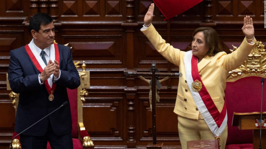 El Congreso de Perú tomó juramento a Dina Boluarte como presidenta en reemplazo de Castillo