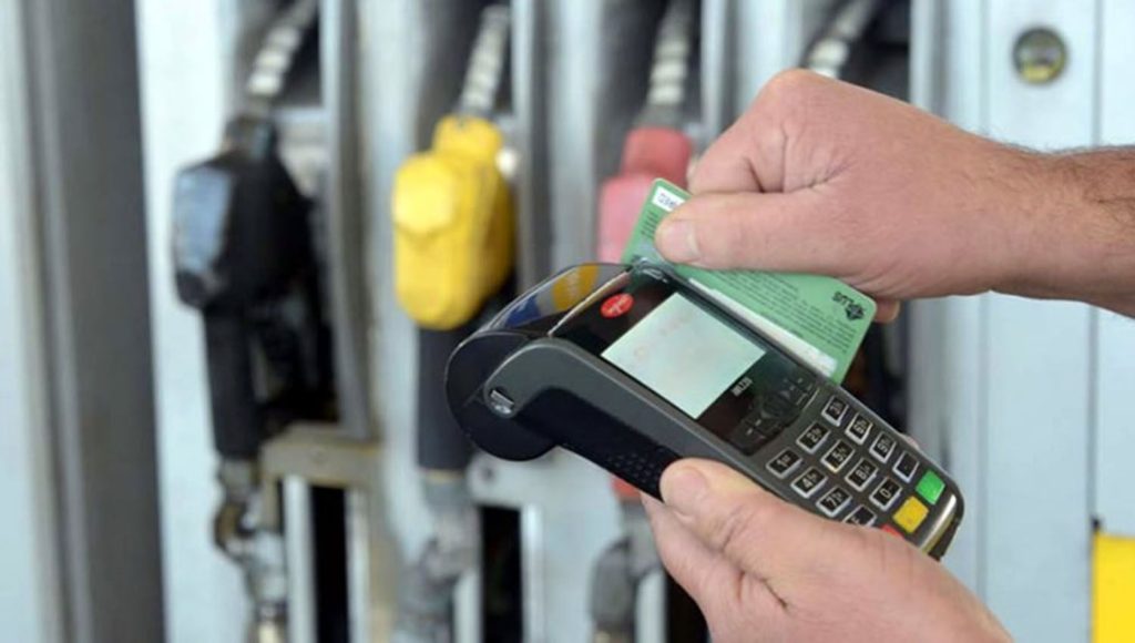 Un 30% de los conductores de la provincia usan tarjetas de crédito para cargar nafta