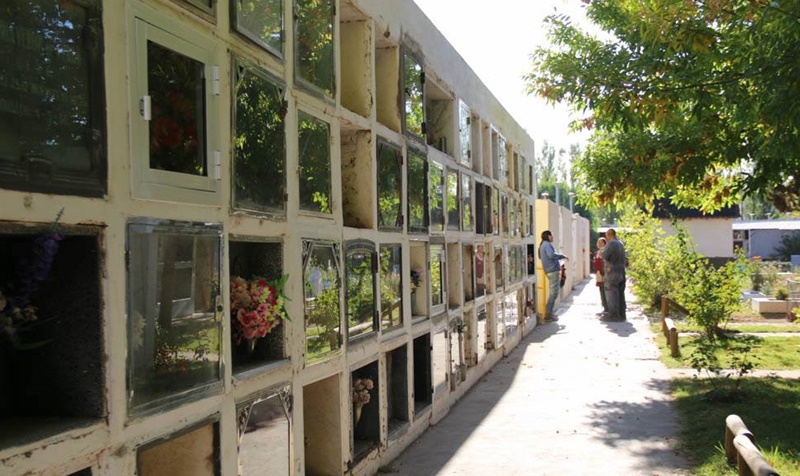 Centenario: Desconocido rompieron y robaron nichos en el cementerio