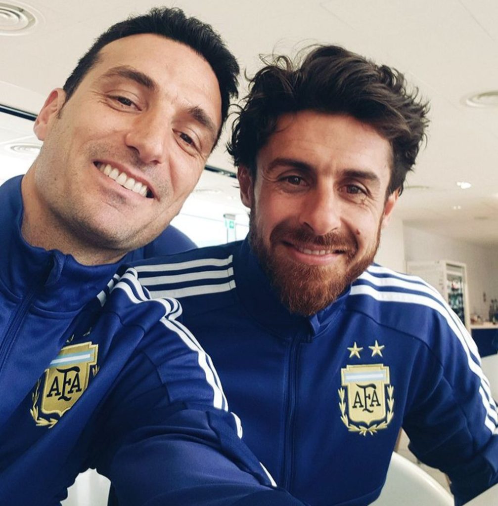 La foto del recuerdo entre Scaloni y Aimar que se hizo viral