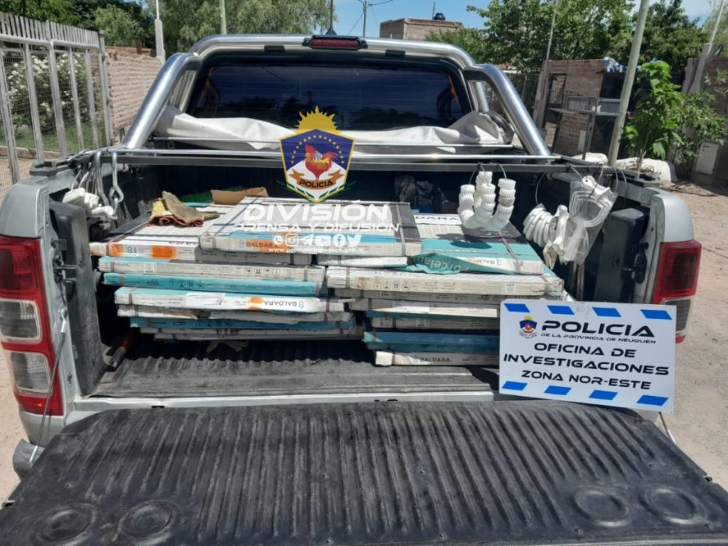 Lo buscaban por un robo millonario y le encontraron plantas de marihuana en el patio
