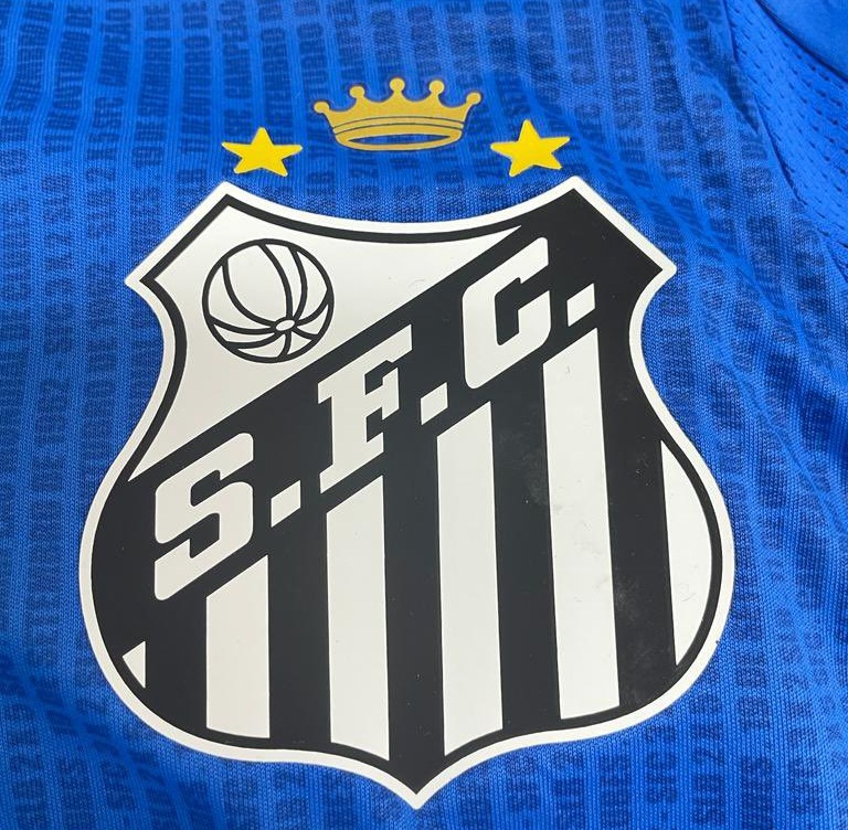 Santos homenajea a Pelé en su camiseta