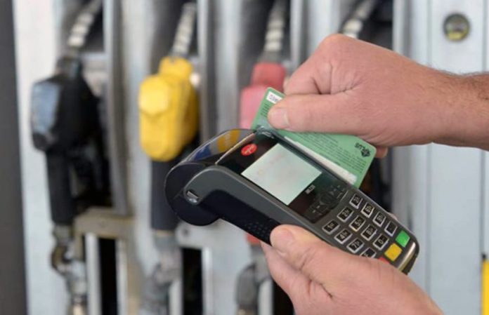 Estaciones de servicio analizan dejar de tomar pagos con tarjetas de crédito