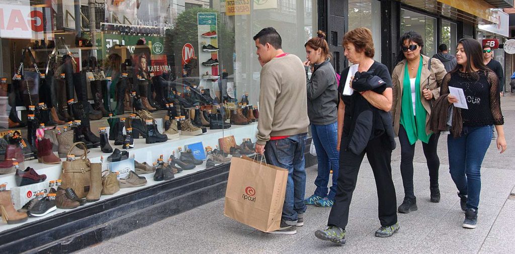 Un patio gastronómico se sumaría al shopping a cielo abierto del bajo neuquino