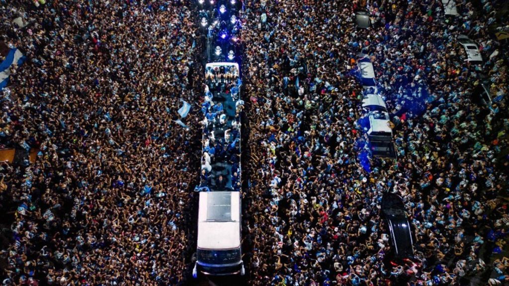 La Scaloneta recorre Buenos Aires con la Copa del Mundo