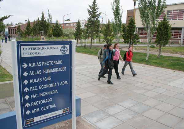 Iniciaron un sumario a un docente de la UNCo por denuncias de acoso