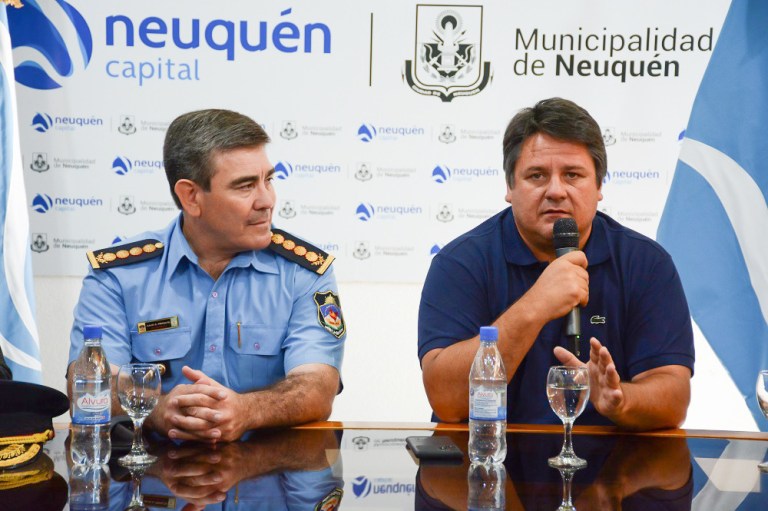 La muni y la policía firmaron un convenio para la entrega de lotes