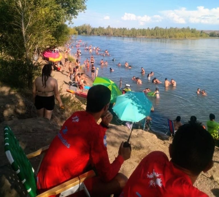 En los primeros 10 días de enero se realizaron 65 rescates en el río Limay