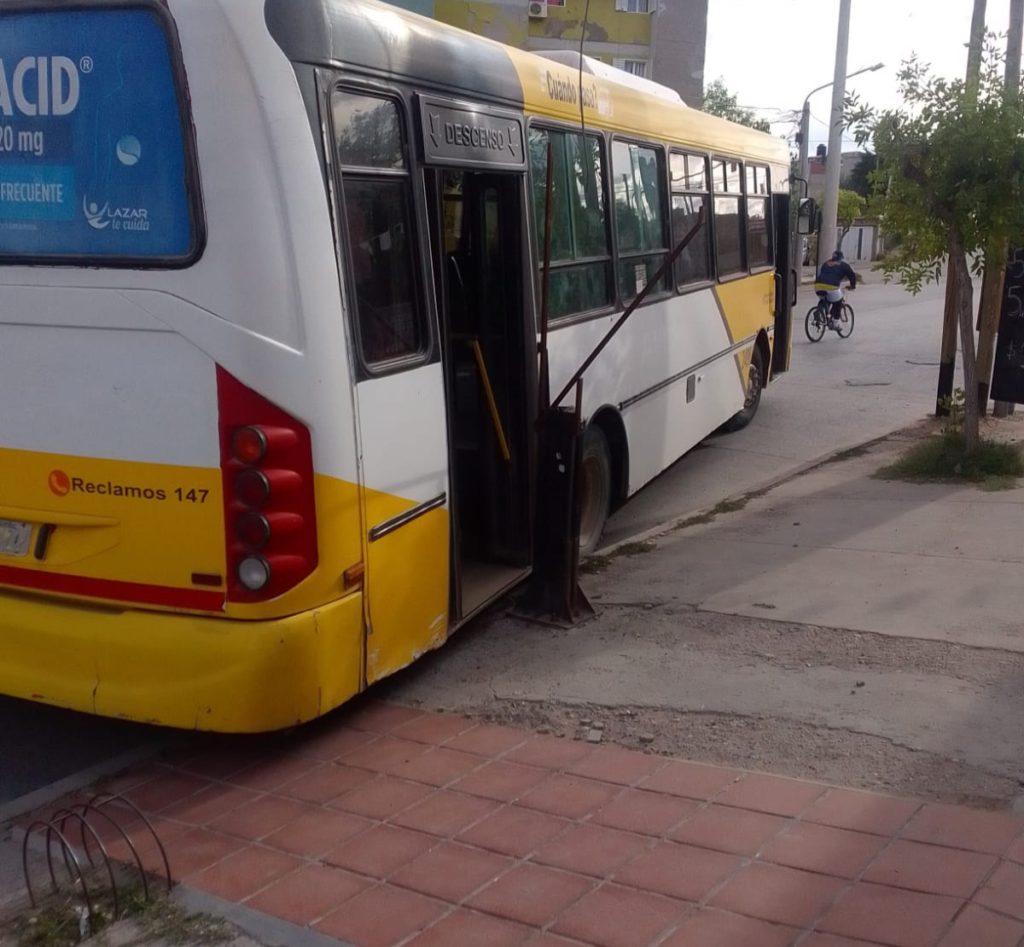 Otra vez: Colectivo de la ciudad se quedó sin frenos