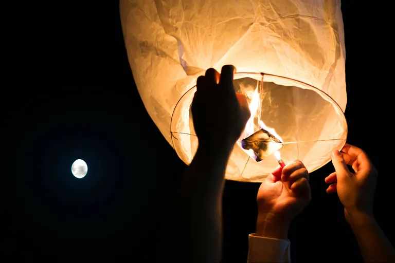 CABA: Un globo de pirotecnia dejó sin luz en Año Nuevo a miles de usuarios