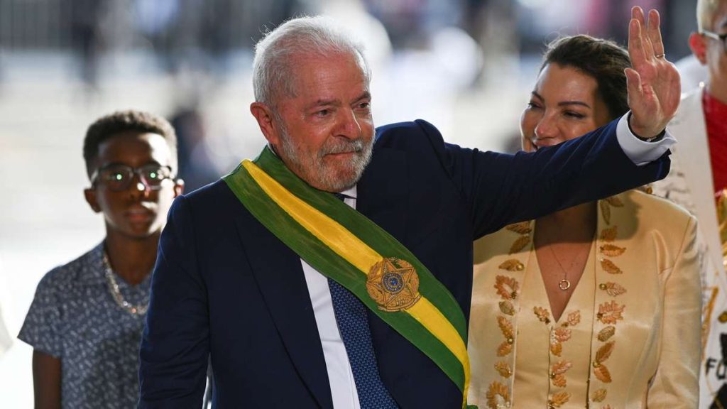 Ante la ausencia de Bolsonaro, asumió la presidencia Lula da Silva
