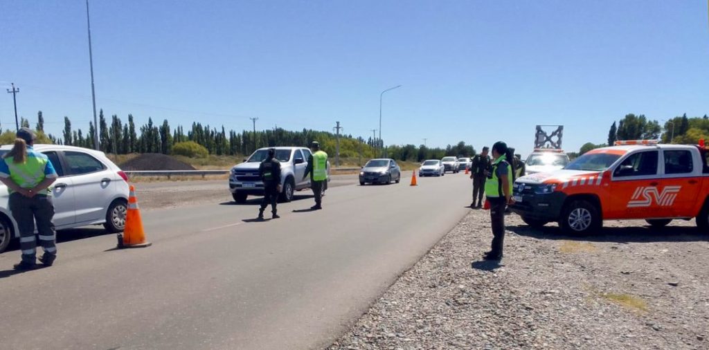 Neuquén: Más de 1300 vehículos por hora en las rutas por el recambio turístico