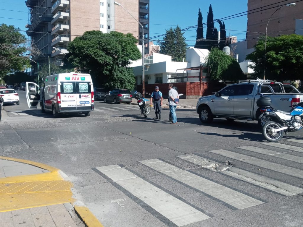 Ciclista fue embestido en plena Avenida Argentina