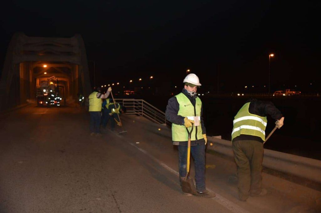 Jueves de operativo de limpieza en el Puente Carretero