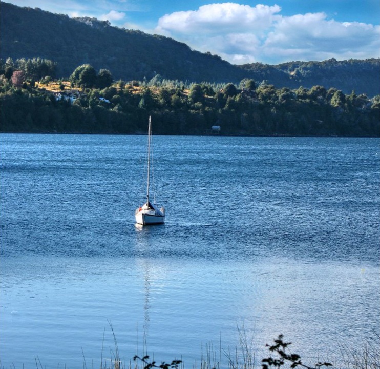 Turista murió tras arrojarse al lago Nahuel Huapi