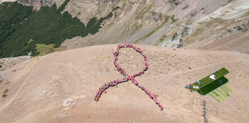 Coparon el Cerro Teta por campaña de detección de cáncer de mama