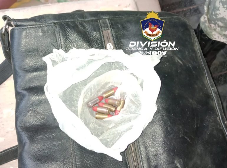 Demorado con cocaína y armas en Plottier