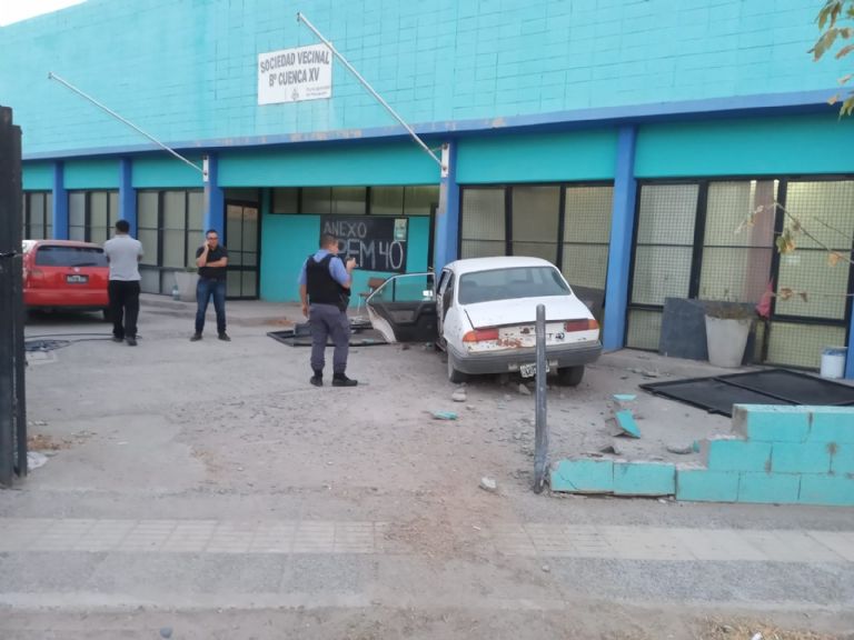 Alcoholizados destrozaron parte del CPEM 40