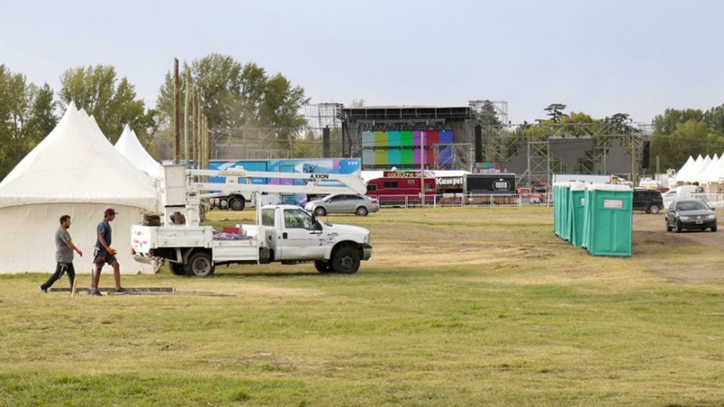 Clásico de clásicos: Aparecieron los trapitos en la Fiesta Nacional de la Confluencia