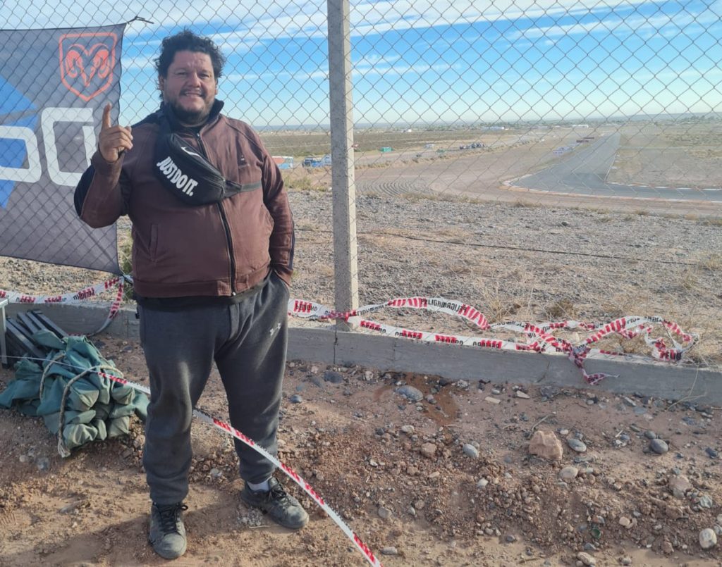 Conoce al primer fanático que ingresó al Autódromo de Centenario para vivir la fecha del Turismo Carretera