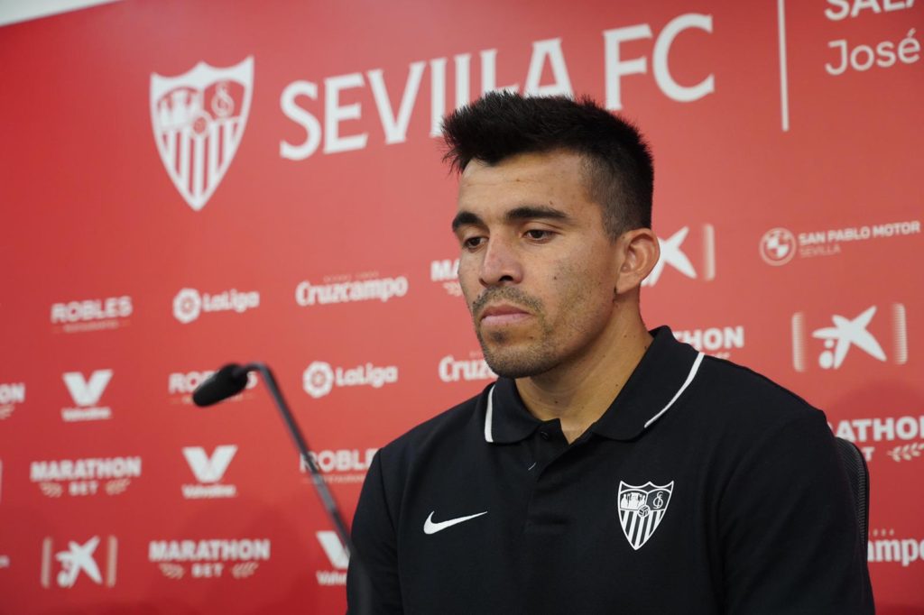 Duras declaraciones de Acuña luego de la goleada que sufrió Sevilla