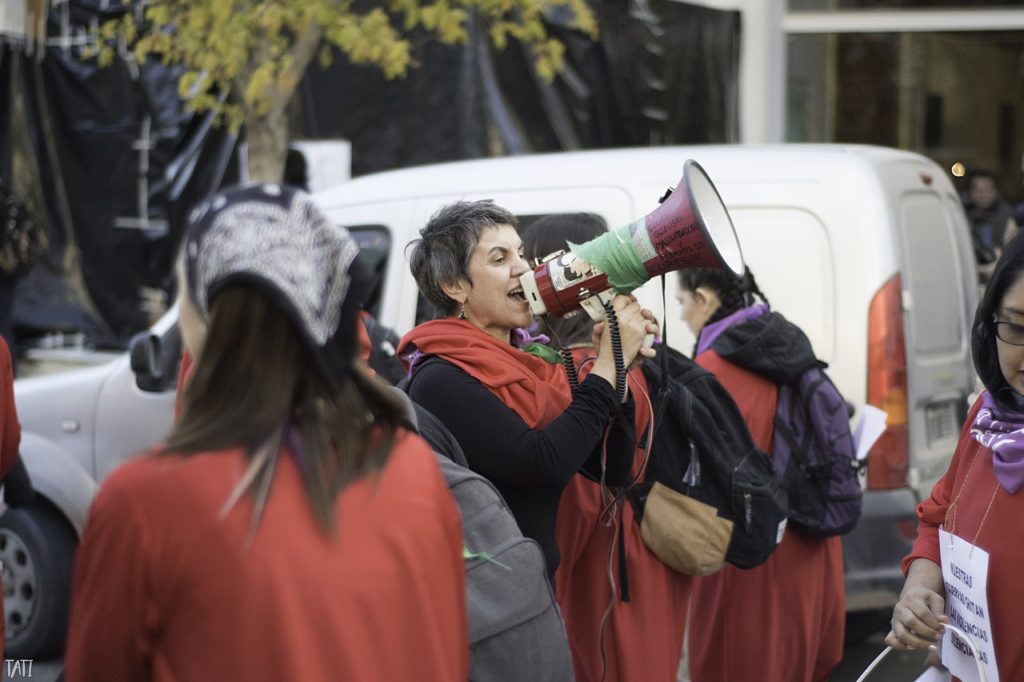 ¿Falta una mirada feminista en las formaciones de profesionales?