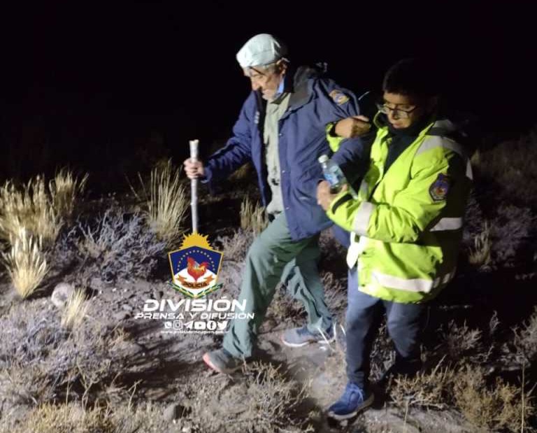 Rescatan a pescadores que habían naufragado en el lago Collón Curá