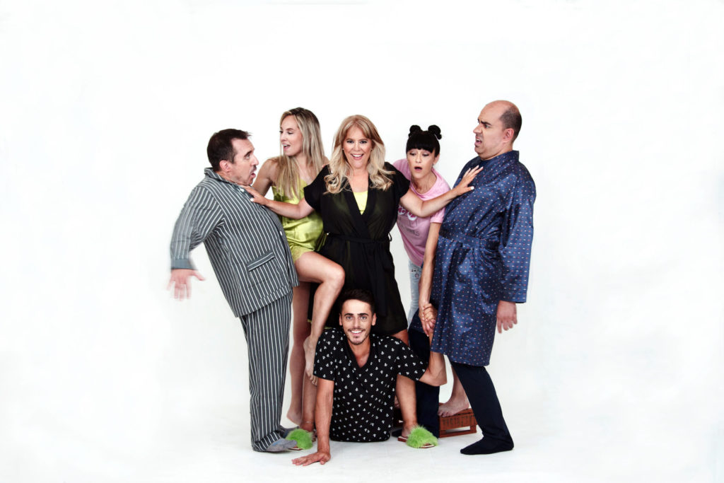 Actores del Alto Valle se ponen en Pijamas para brillar en una comedia francesa