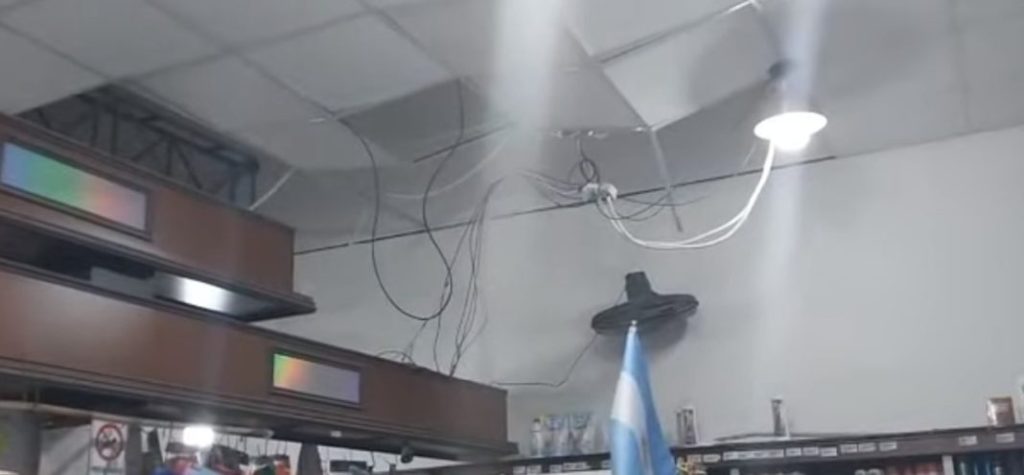 Robo con boquete: Delincuentes saquean supermercado por el techo