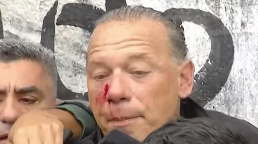 Ataque a Sergio Berni: el ministro se acercó a la protesta de choferes y fue golpeado