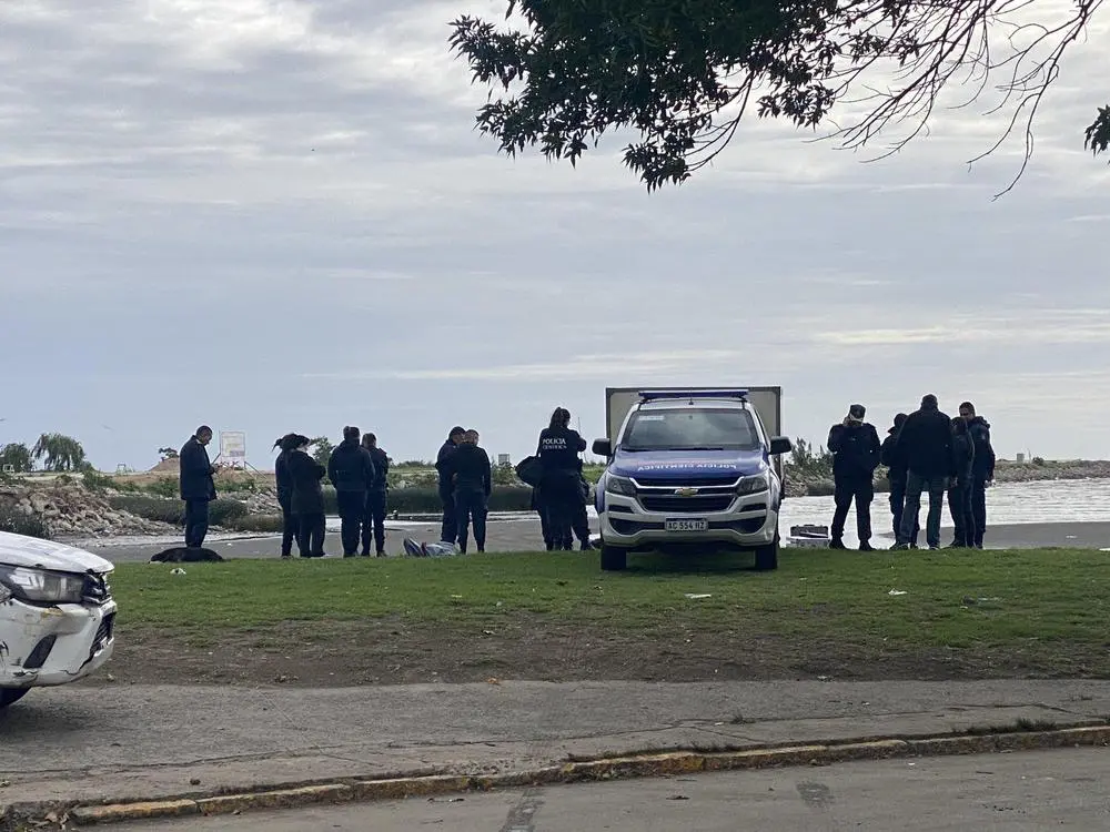 Hallan cadáver de un joven atado de las manos en la Costanera de Quilmes