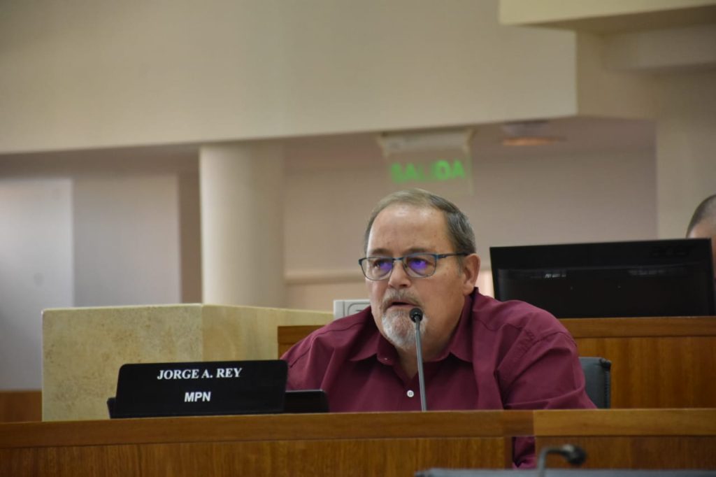 Diego Landeiro asumiría la banca de Jorge Rey tras su renuncia como concejal del MPN
