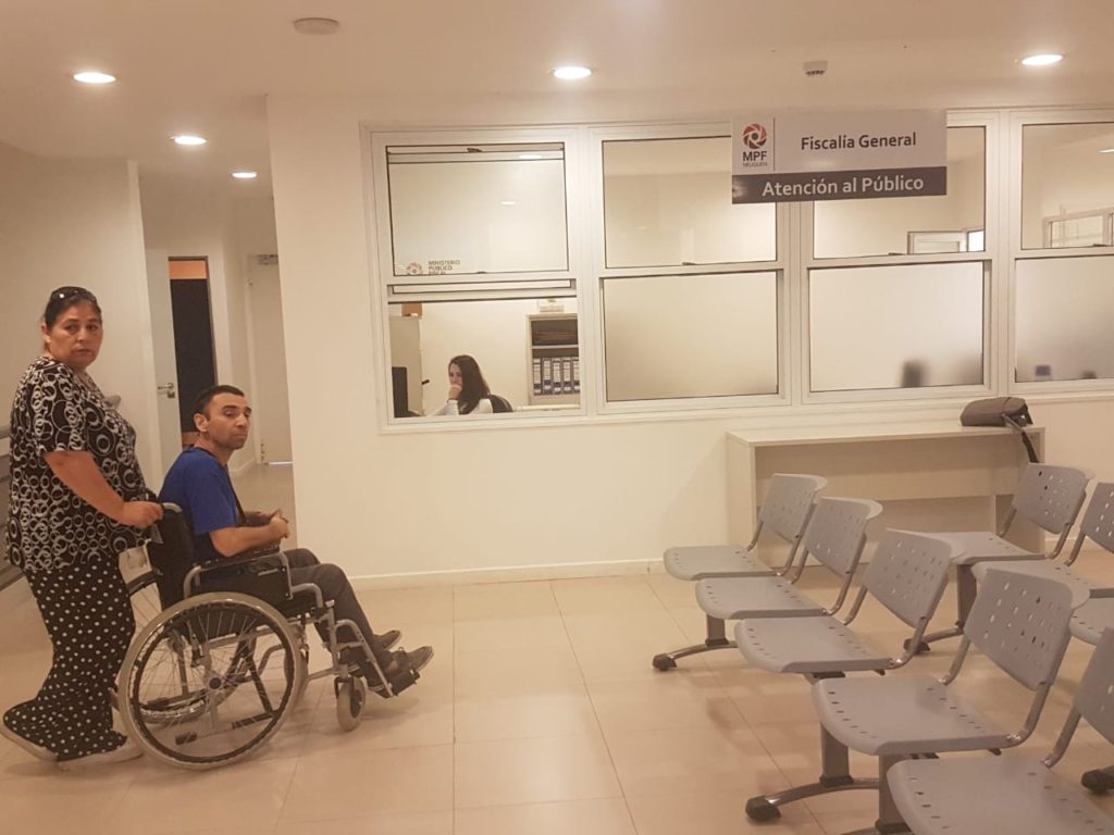 Quedó en sillas de ruedas e imposibilitado para trabajar y su atacante goza de libertad condicional