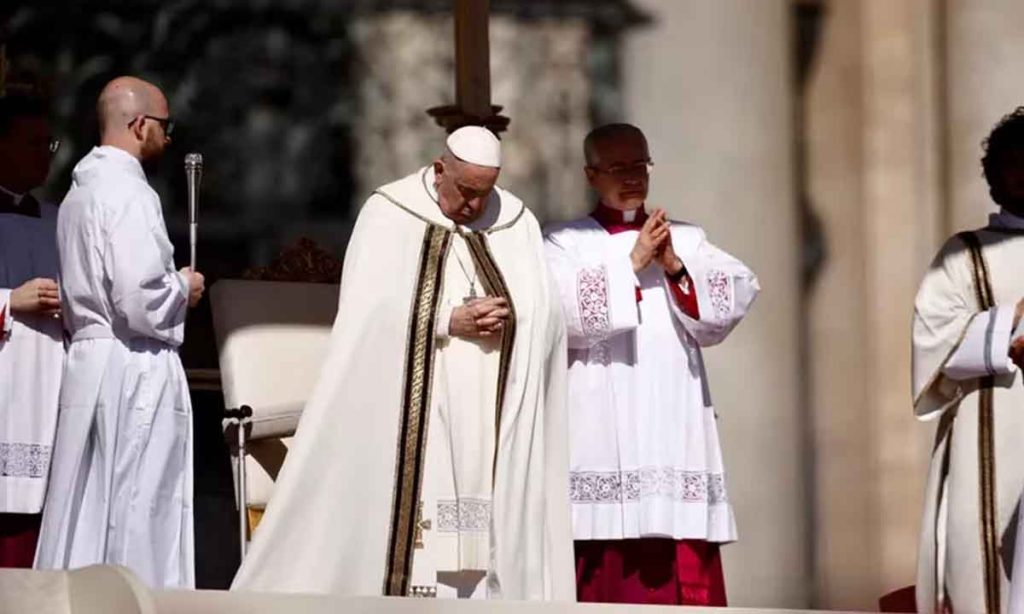 Francisco pidió por la paz entre israelíes y palestinos en el Día de la Resurrección