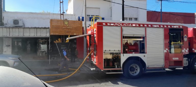 Principio de incendio en una casa de comidas del centro