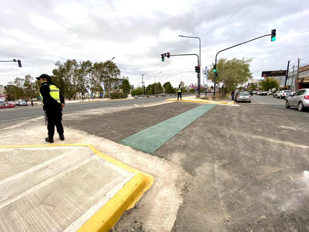 La muni instala semáforos en la Multitrocha para agilizar el transito norte-sur