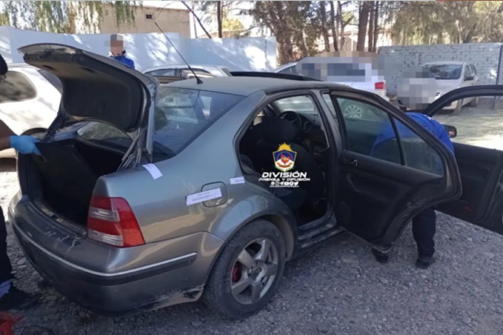 Drogas y balas encontradas en el auto de los prófugos de Confluencia