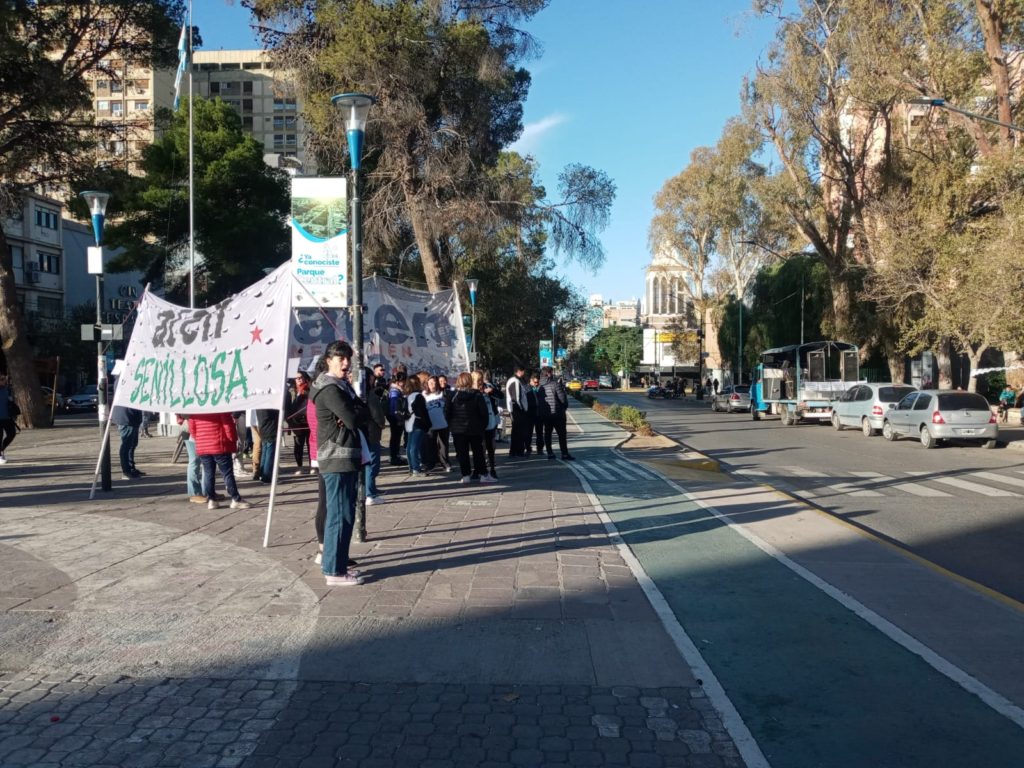 Docentes de paro marchan en la ciudad