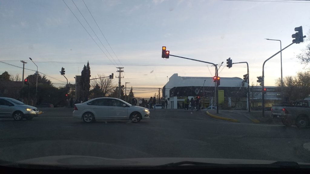 Estatales cortan la Avenida Mosconi hasta el mediodía