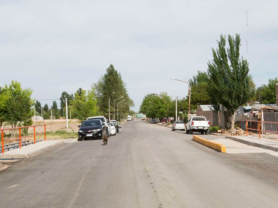 Se viene más asfalto para el barrio Confluencia