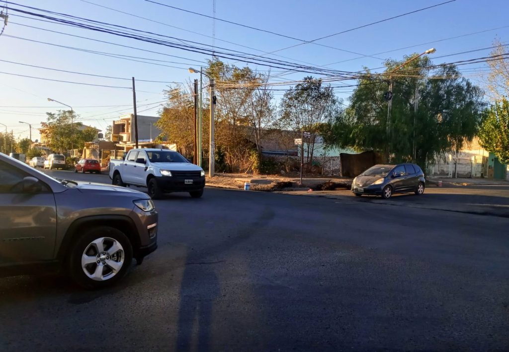 Solicitan un semáforo y cámara de seguridad para una esquina de Confluencia