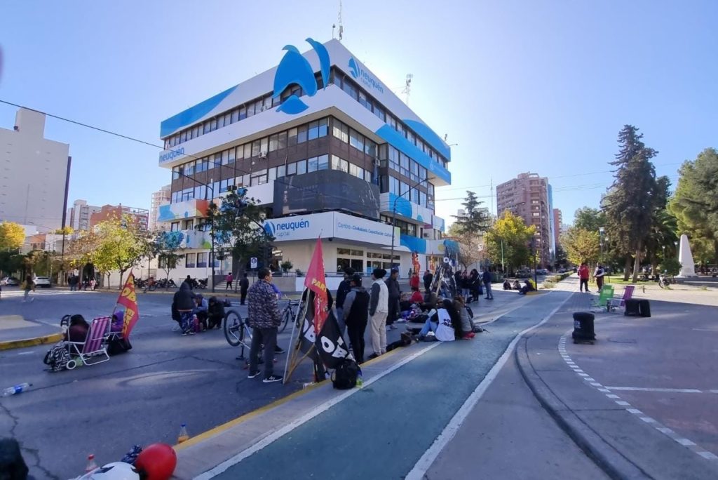 Organizaciones sociales terminaron la protesta en la Avenida Argentina