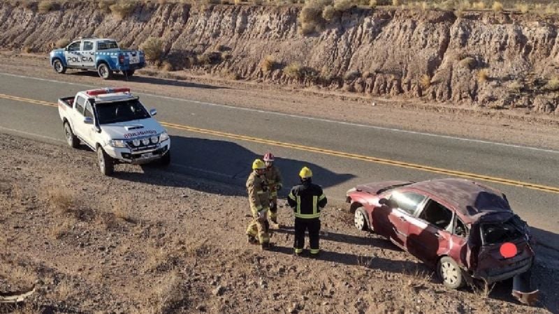 Trágico accidente en Piedra del Águila: Hombre pierde la vida mientras viajaba con su madre