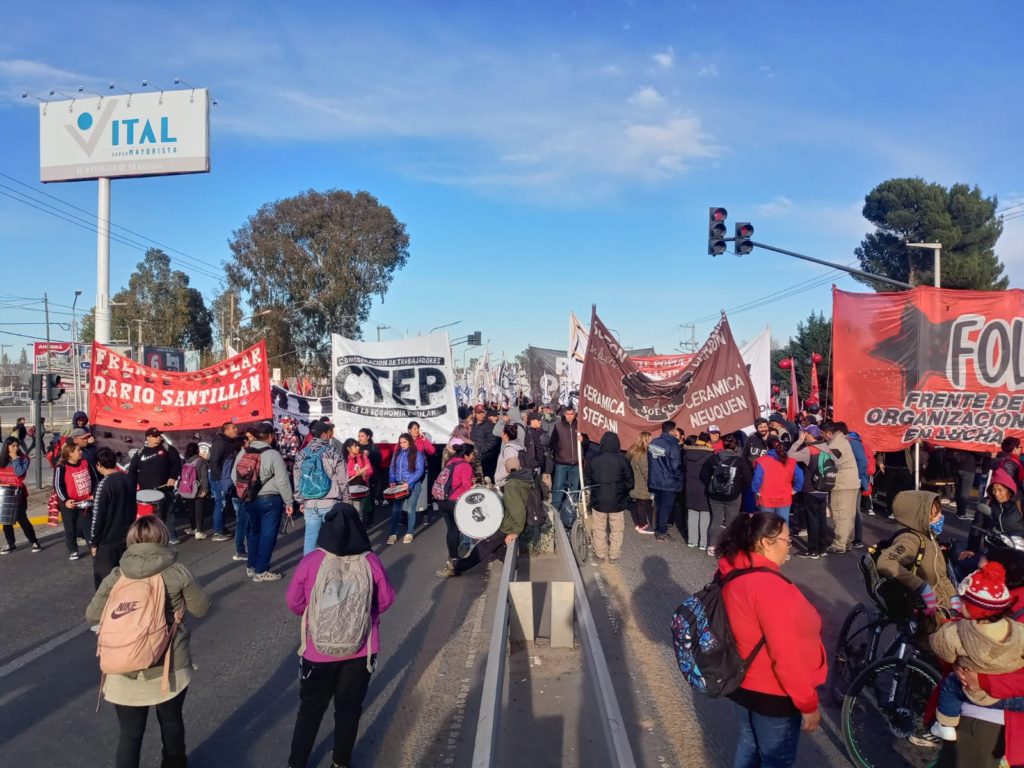 Organizaciones sociales vuelven a cortar el centro neuquino