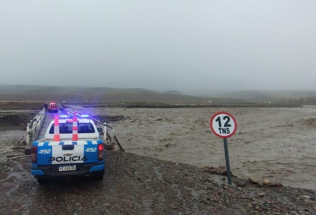 Río Neuquén: El caudal alto se mantendrá al menos 20 días más