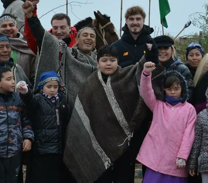 Vero Ojeda y su hijo Diego Jr en Neuquén por el Año Nuevo Mapuche