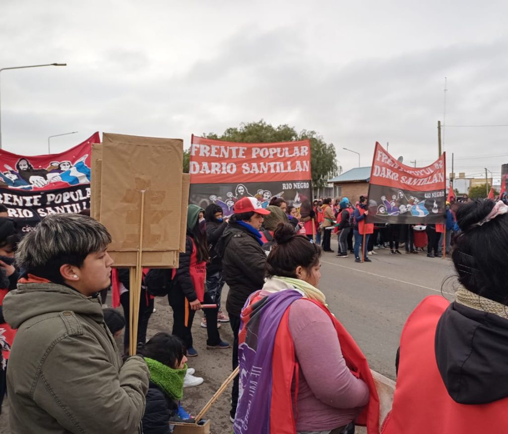 Protesta en el Puente Carretero por Kosteki y Santillán